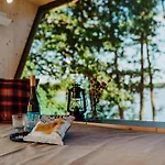Tiny & Schwedenhaeuser Ahoi Camp Canow مكان تخييم *