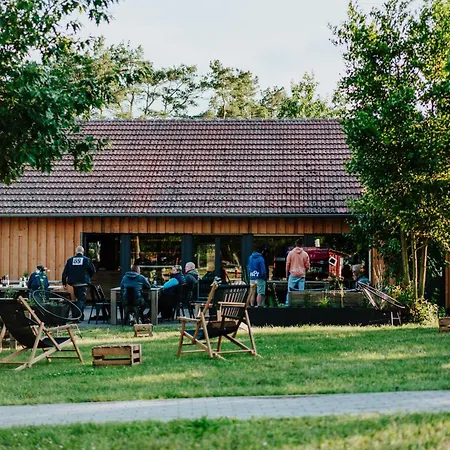 Tiny & Schwedenhaeuser Ahoi Camp Canow Campingplads