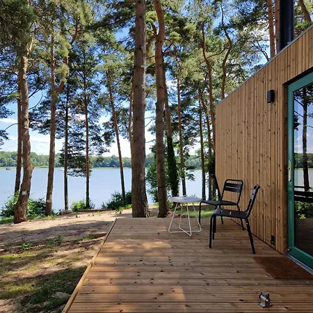 Tiny & Schwedenhaeuser Ahoi Camp Canow Campingplads