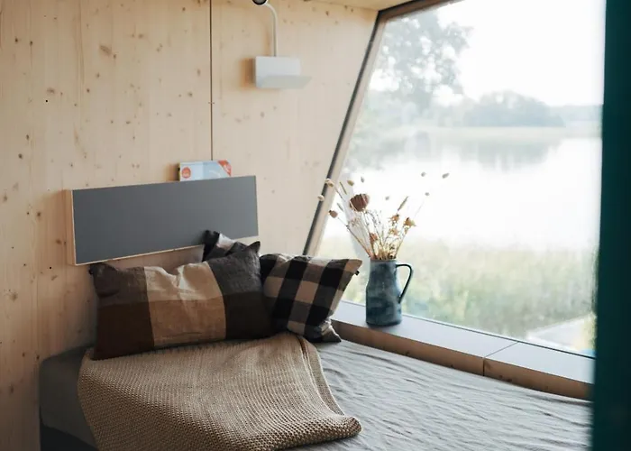 Tiny & Schwedenhaeuser Ahoi Camp Canow *