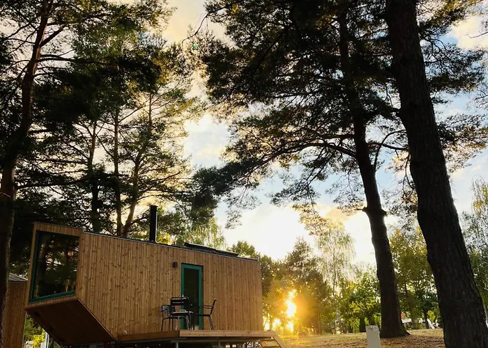 Kemping Tiny & Schwedenhaeuser Ahoi Camp Canow *