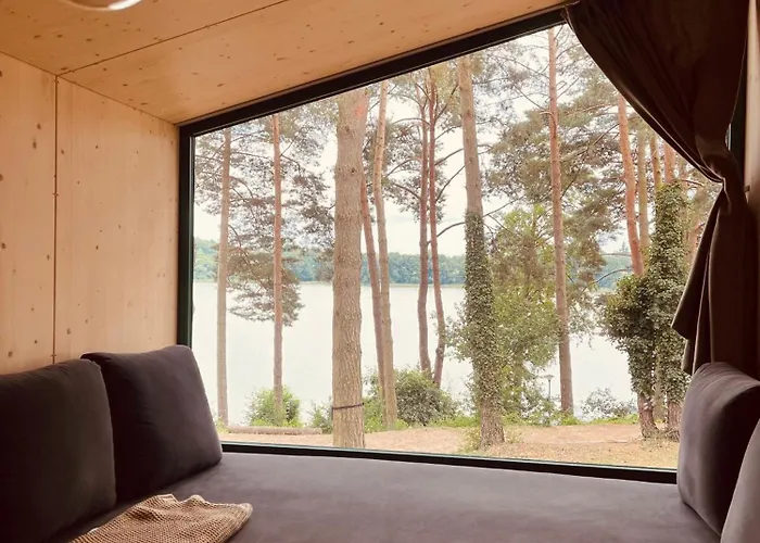 Tiny & Schwedenhaeuser Ahoi Camp Canow *